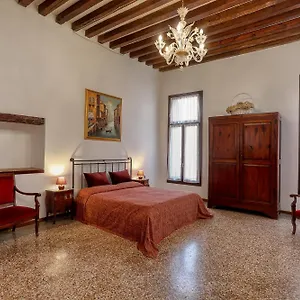 Flat With Canal View Near San Marco Venezia