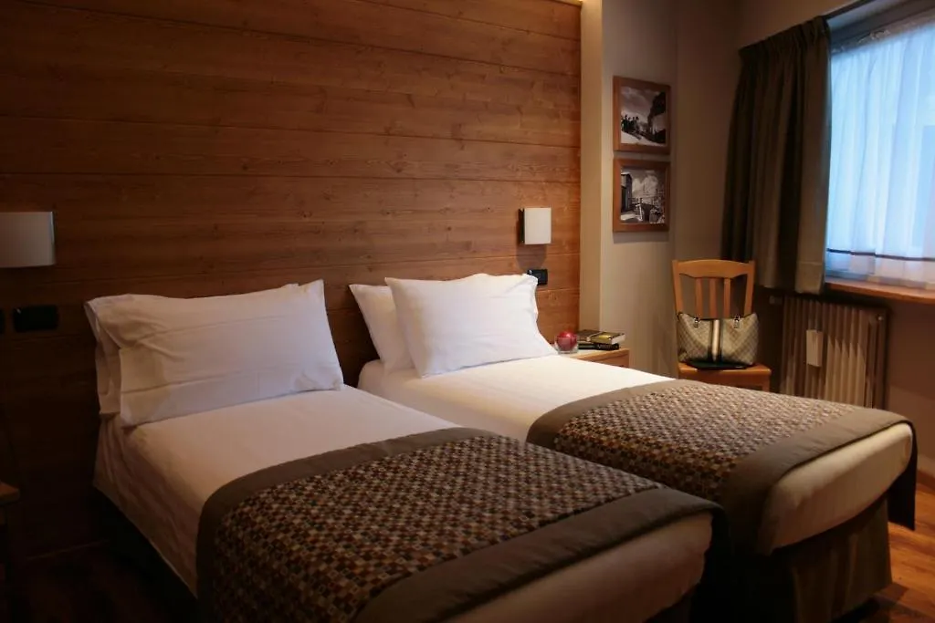 Hotel Larice Bianco Bormio 3*,